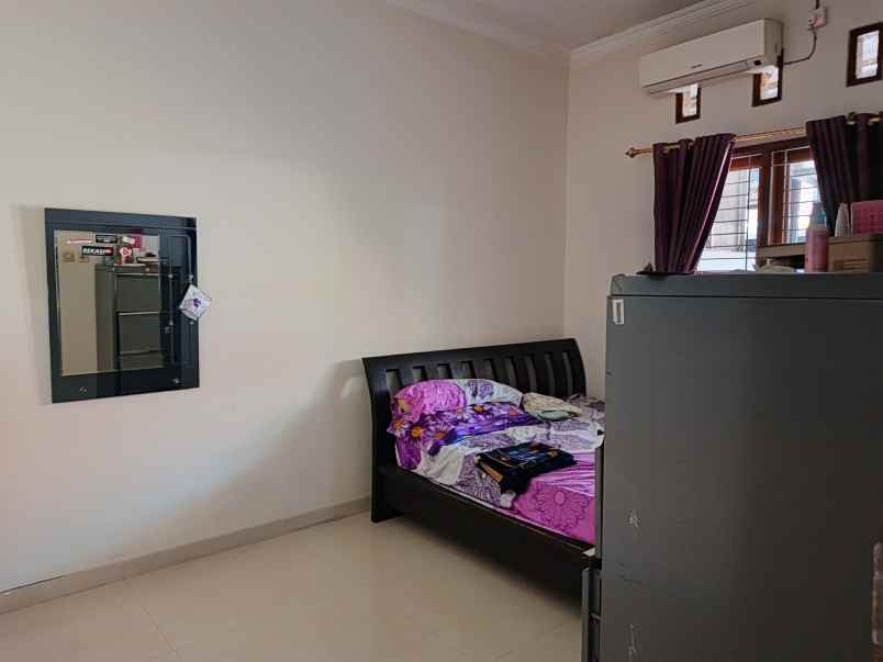 dijual rumah perum kota permata