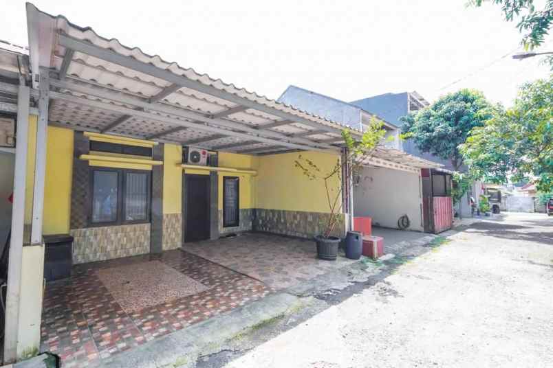 dijual rumah perum taman sawangan