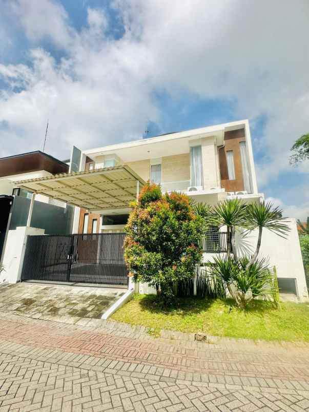 dijual rumah perumahan bukit golf