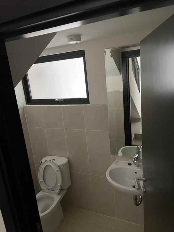 dijual rumah podomoro park