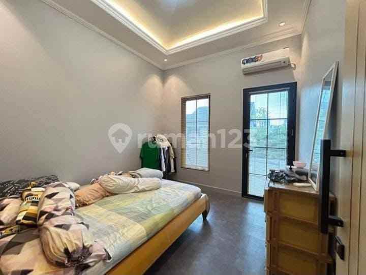 dijual rumah raffles hills cibubur