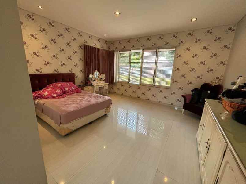 dijual rumah raya citraland surabaya