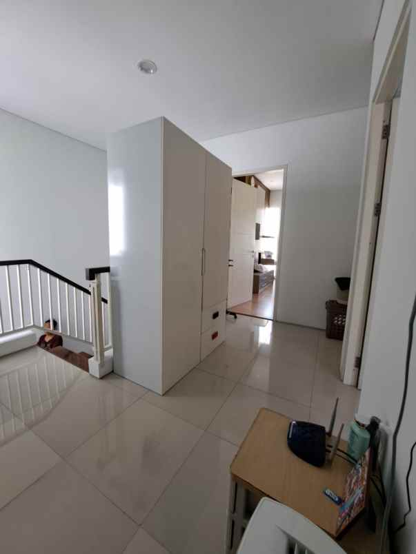 dijual rumah royal residence