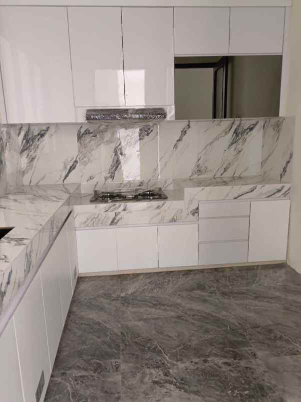 dijual rumah royal residence