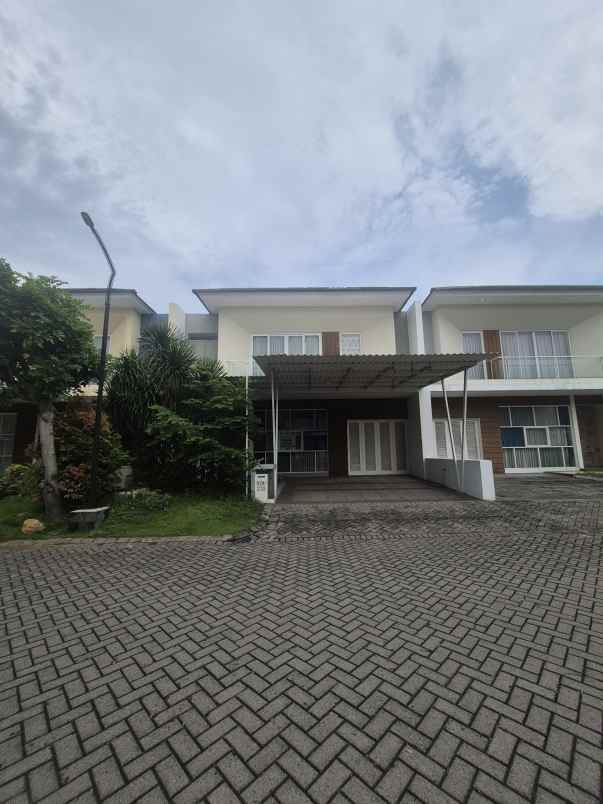 dijual rumah royal residence cluster