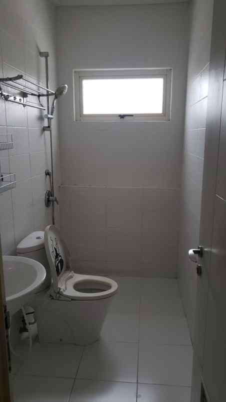 dijual rumah rumah di green lake city