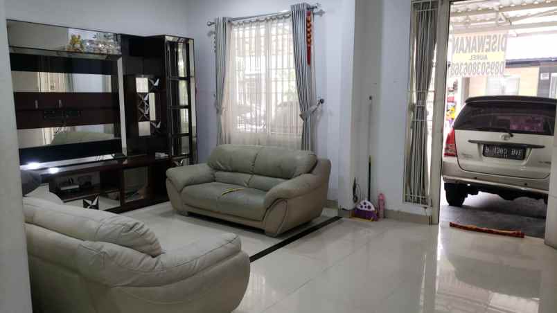 dijual rumah rumah di green lake city