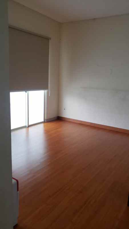 dijual rumah rumah di green lake city