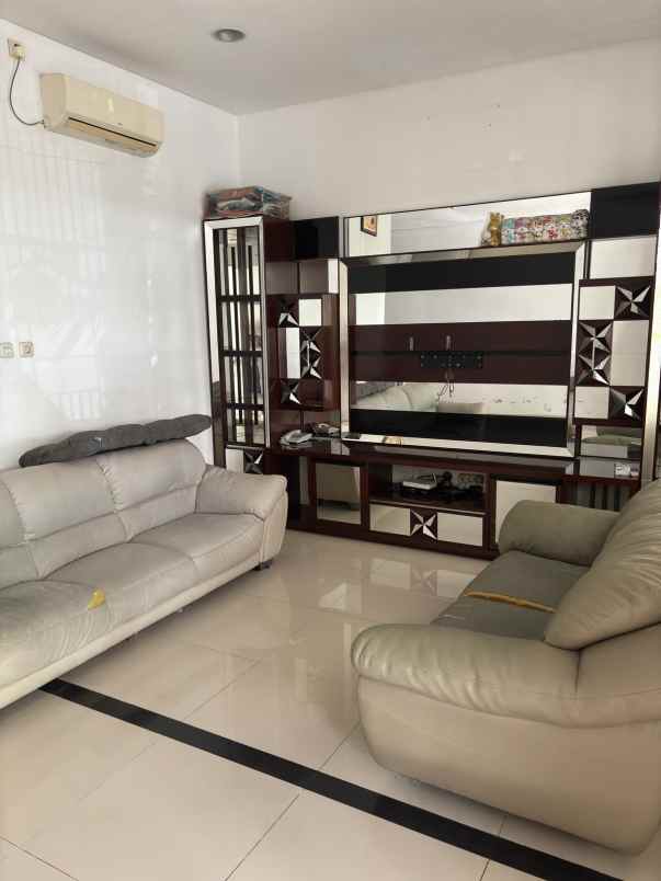 dijual rumah rumah di green lake city