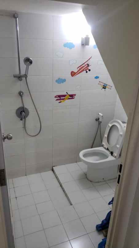 dijual rumah rumah di green lake city