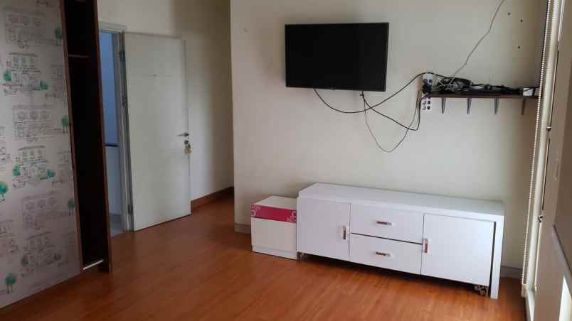 dijual rumah rumah di green lake city