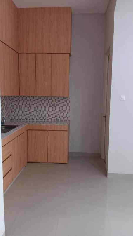 dijual rumah rungkut asri