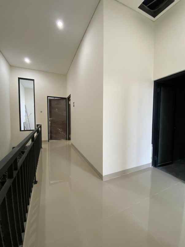 dijual rumah rungkut mapan