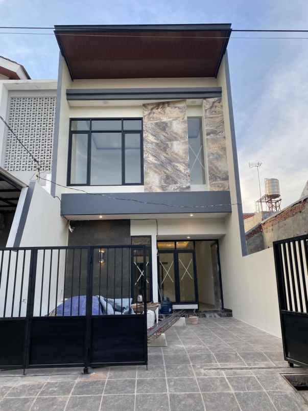 dijual rumah rungkut mapan