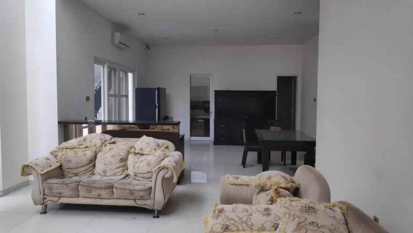 dijual rumah san antonio pakuwon city