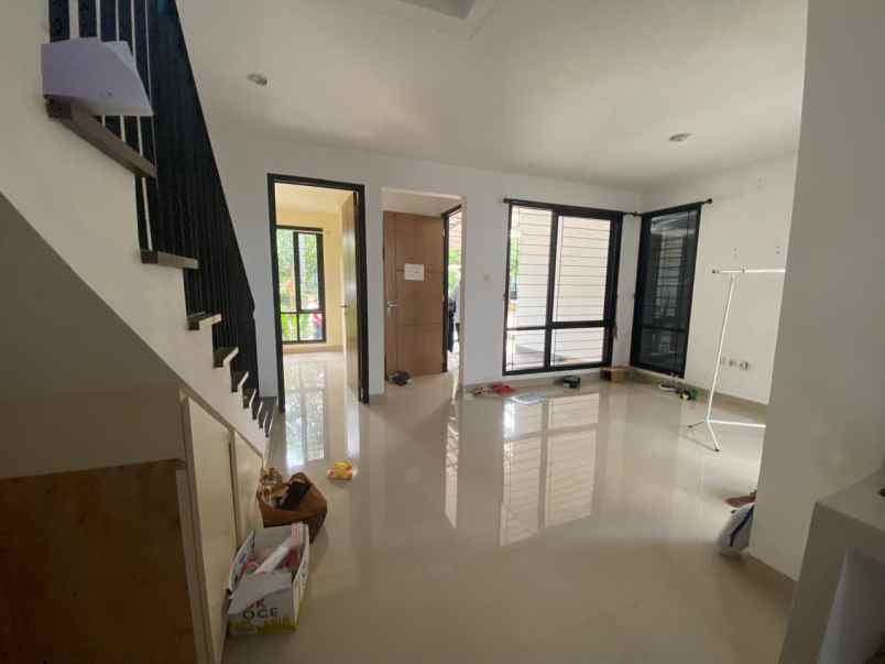 dijual rumah sarua