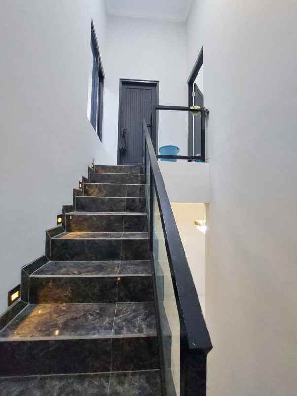 dijual rumah sawojajar 1