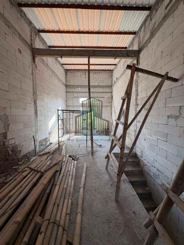 dijual rumah sekaran