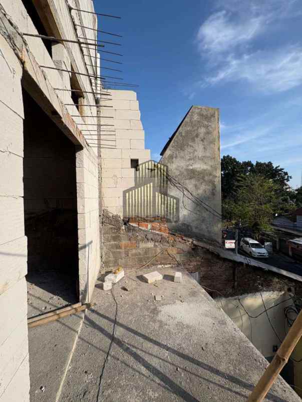 dijual rumah sekaran