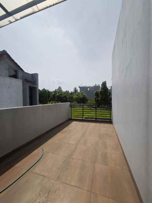 dijual rumah sentul city cluster santorini