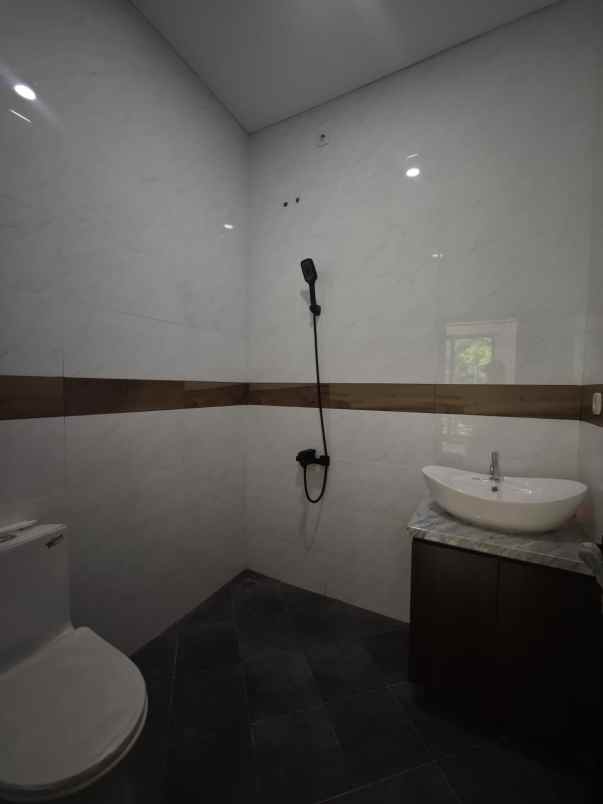 dijual rumah sentul city cluster santorini