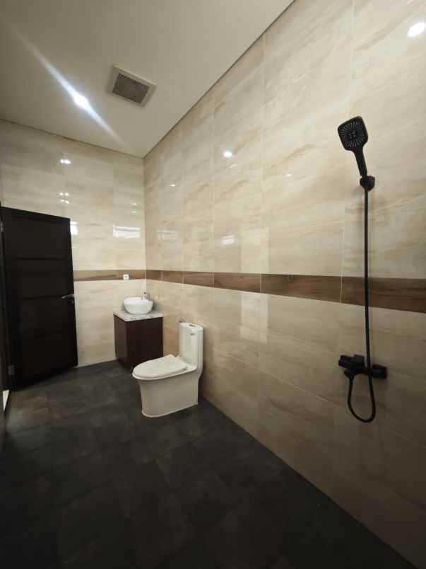 dijual rumah sentul city cluster santorini