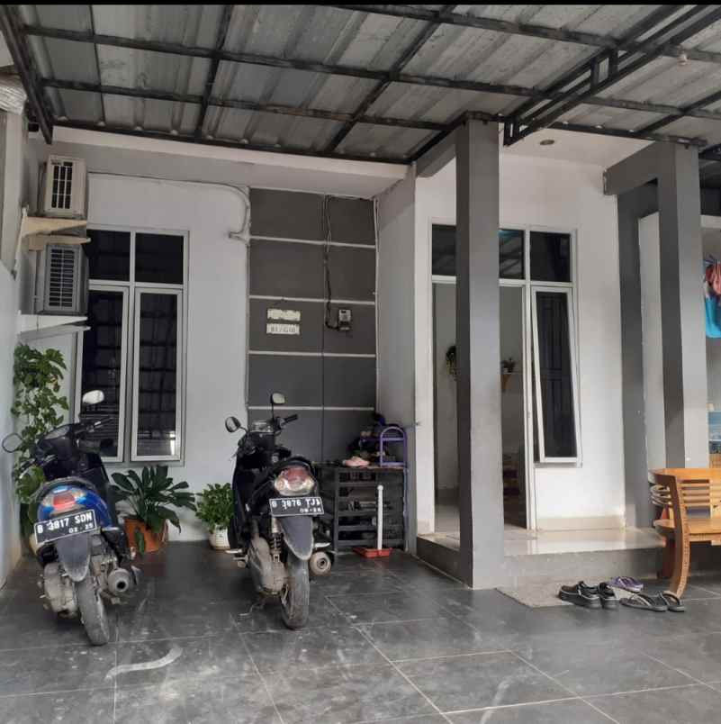 dijual rumah serua bojong sari depok