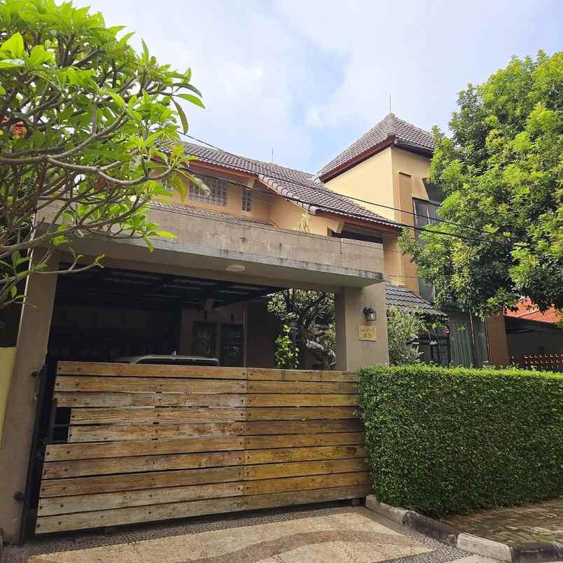 dijual rumah setiabudi regency