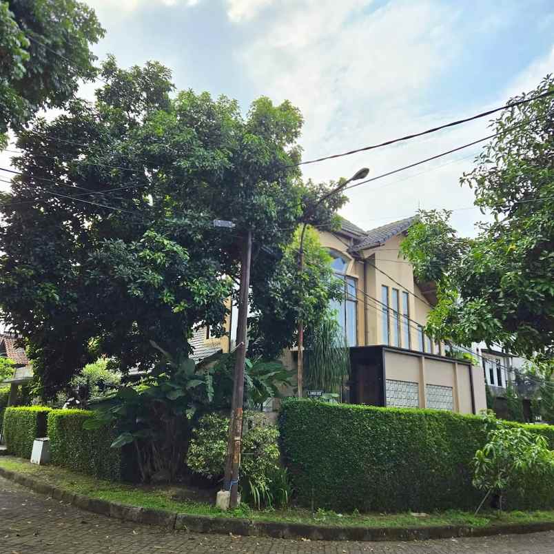 dijual rumah setiabudi regency