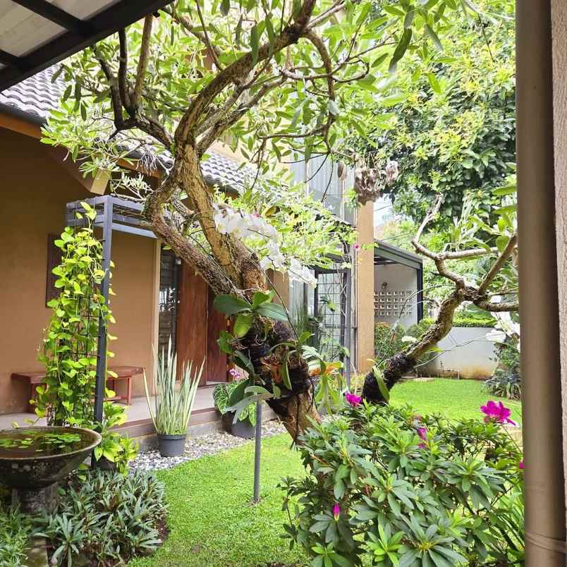 dijual rumah setiabudi regency