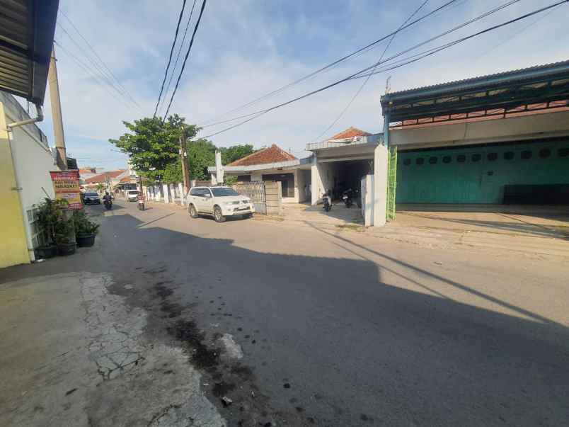 dijual rumah showroom di cirebon