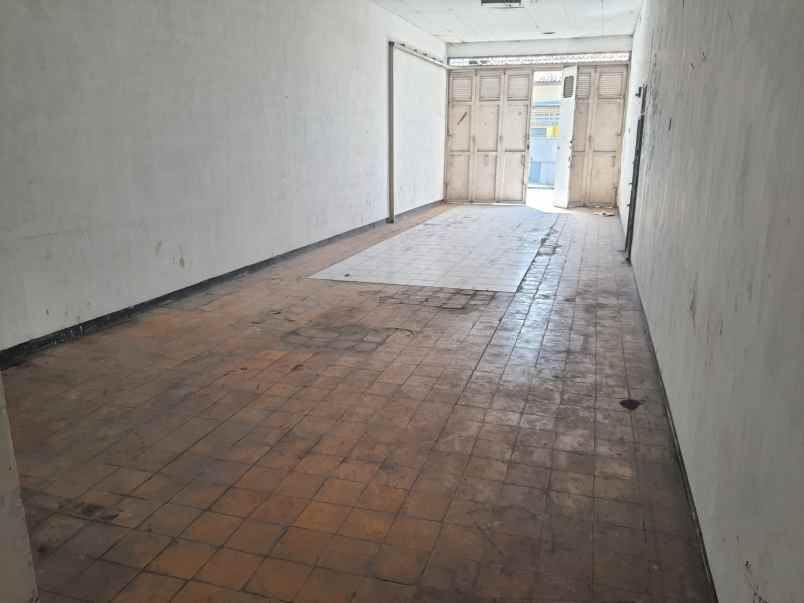 dijual rumah showroom di cirebon