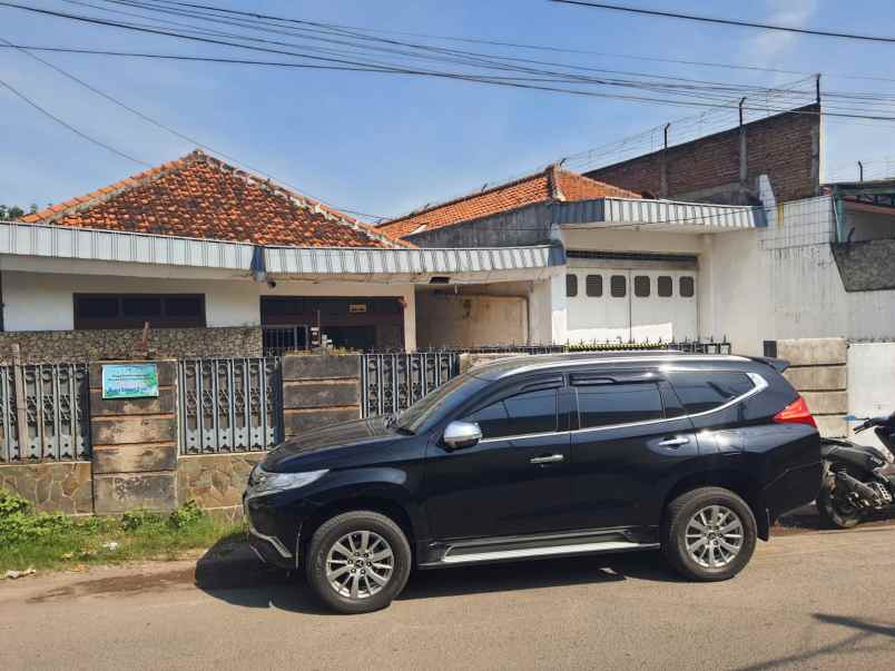 dijual rumah showroom di cirebon