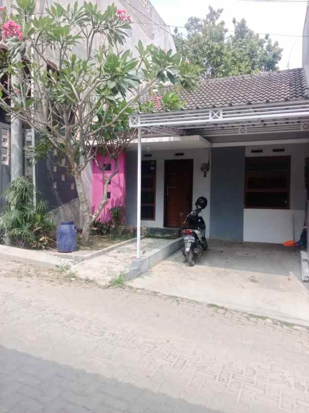 dijual rumah siap huni dalam cluster cihanjuang bawah