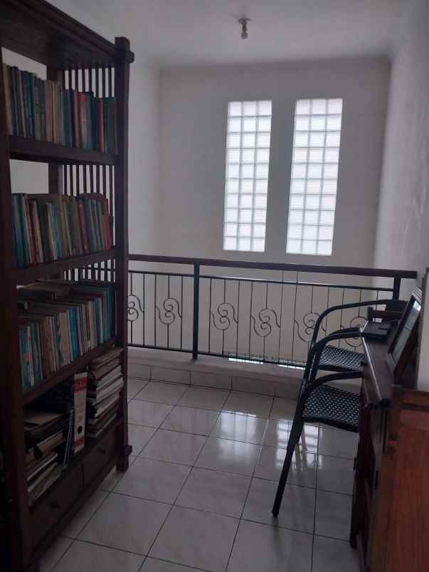 dijual rumah siap huni di perum legenda wisata