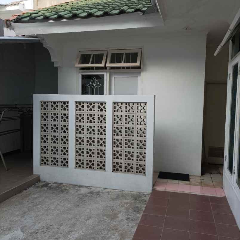 dijual rumah siap huni di perum legenda wisata