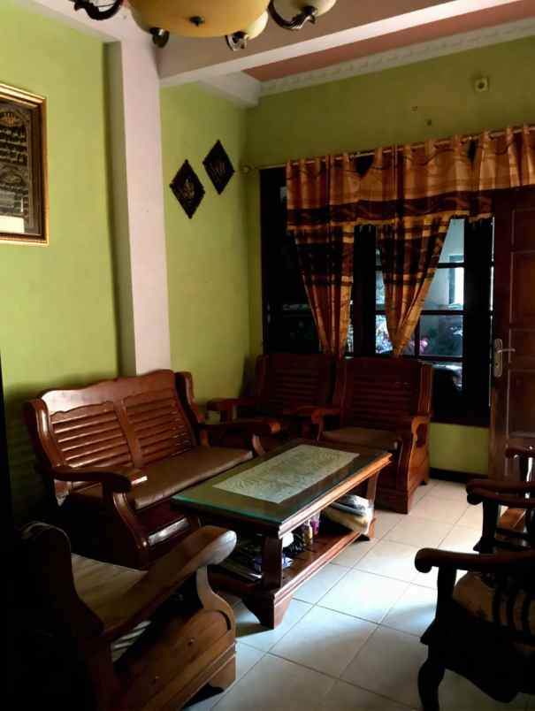 dijual rumah simpang darmo permai selatan