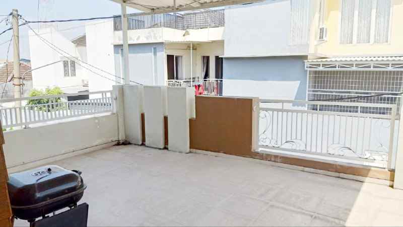 dijual rumah simpang darmo regency