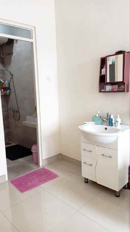 dijual rumah simpang darmo regency