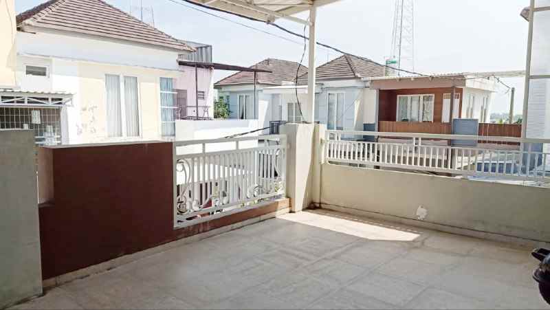 dijual rumah simpang darmo regency