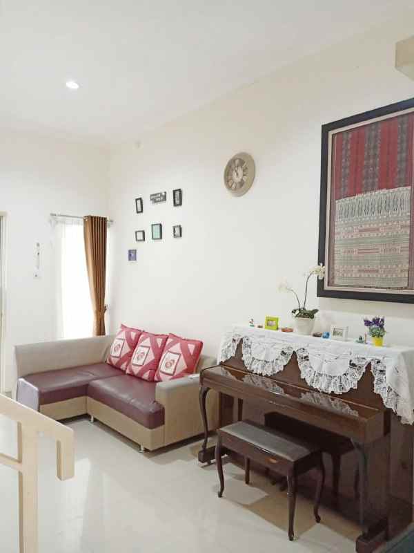 dijual rumah simpang darmo regency