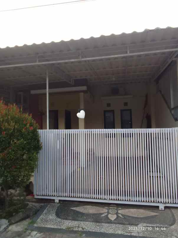 dijual rumah sukolilo dian regency