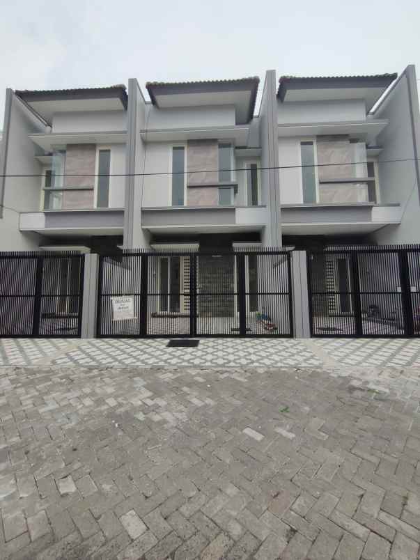 dijual rumah sutorejo