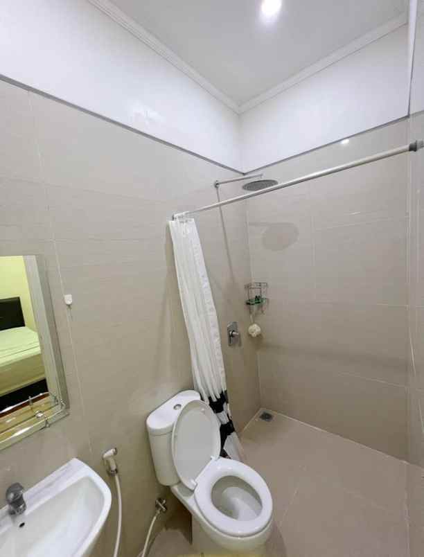 dijual rumah sutorejo