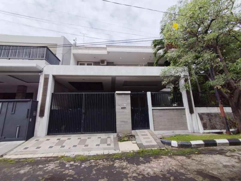 dijual rumah sutorejo prima
