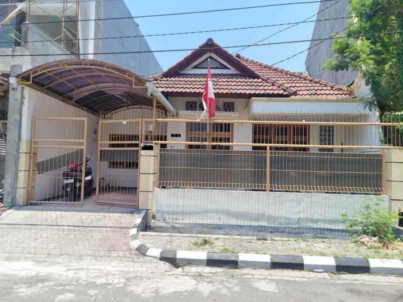dijual rumah sutorejo prima
