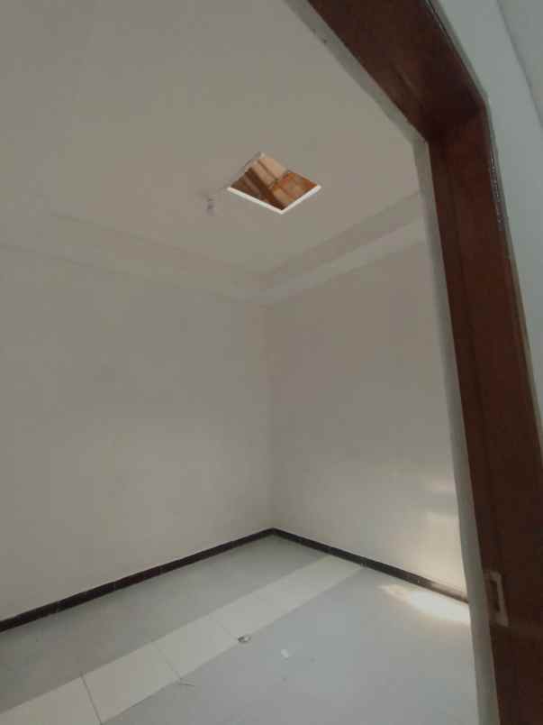 dijual rumah taman harapan baru