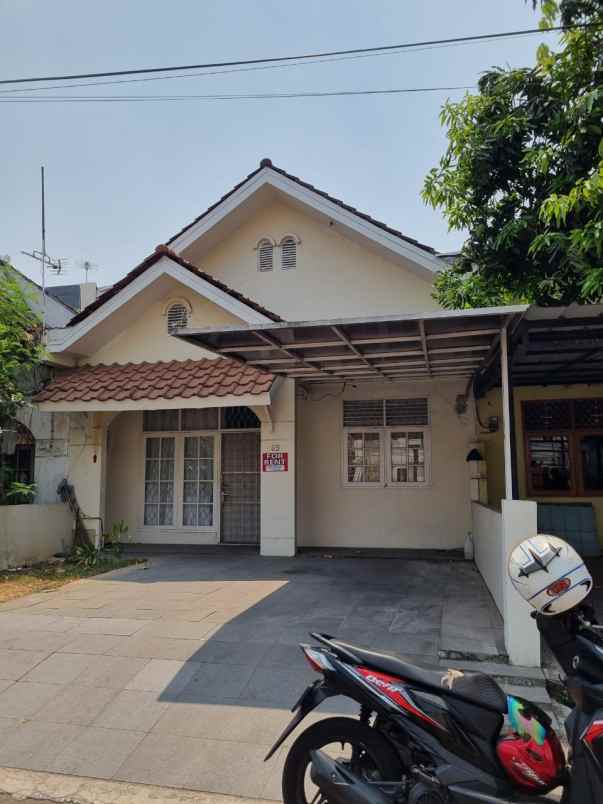 dijual rumah taman meadow green blok c4