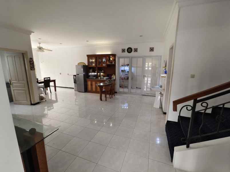 dijual rumah taman ratu dian istana