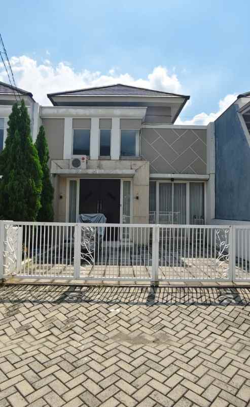 dijual rumah taman wisata regency